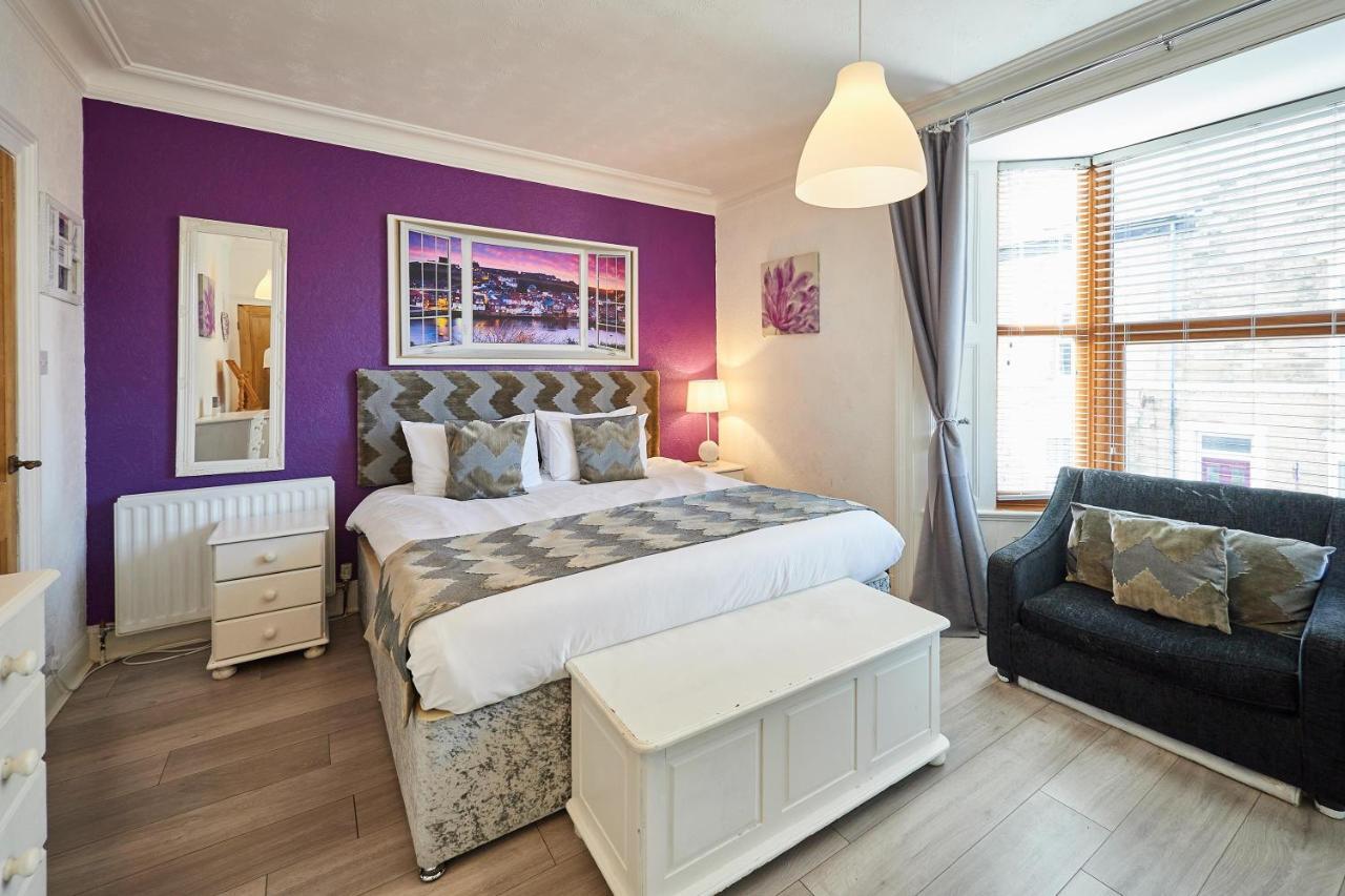 Host & - George House * Whitby