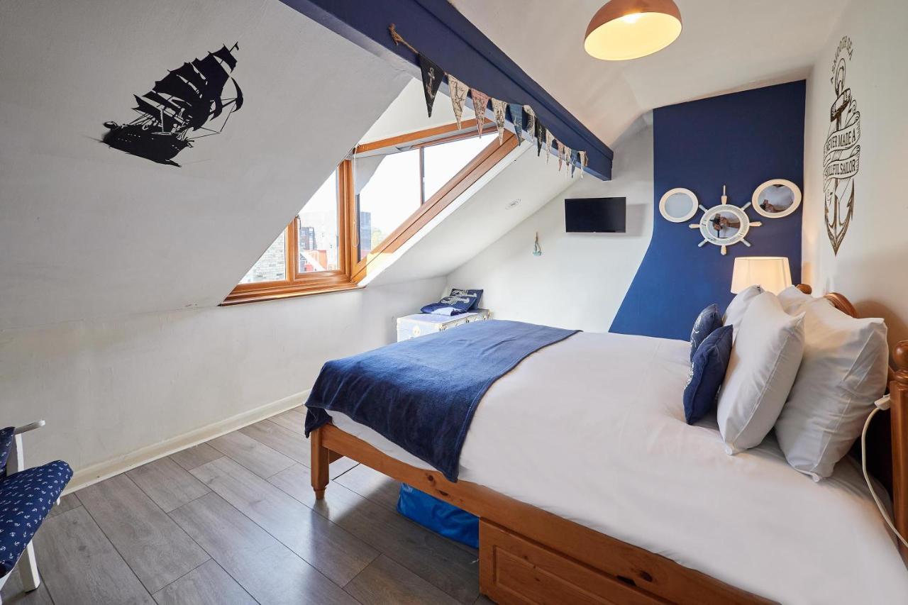 Host & - George House *